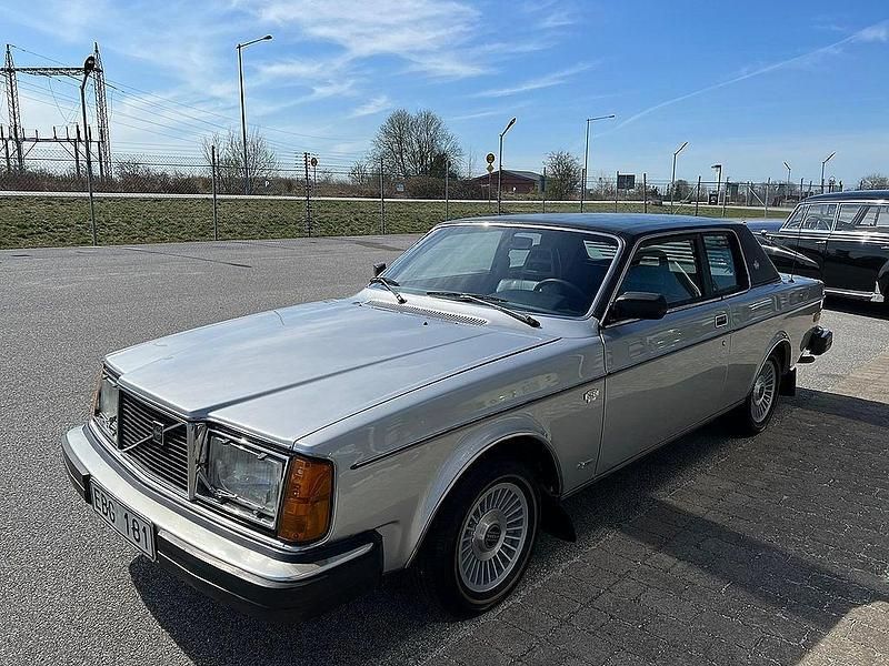 Begagnad Volvo 262 140 HK (102 kW) 1978 Ljusgrå Sportkupé