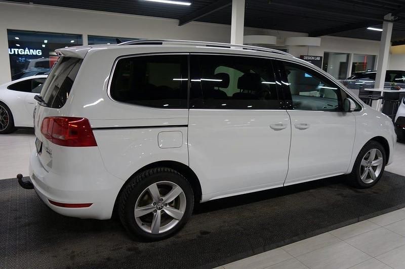 Begagnad VW Sharan 140 HK (102 kW) 2015 Vit Minibuss