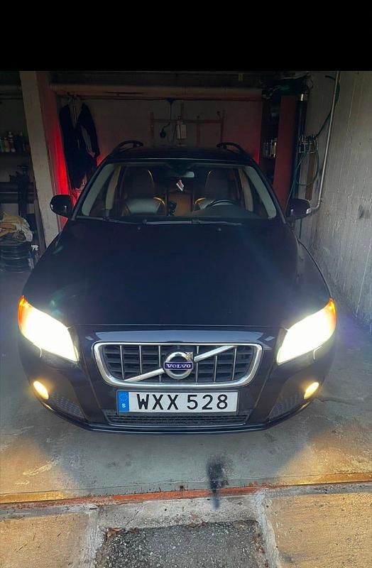 Begagnad 2010 Volvo V70 Kombi | 42 000 kr (Marknadspris) - Bild 1/4