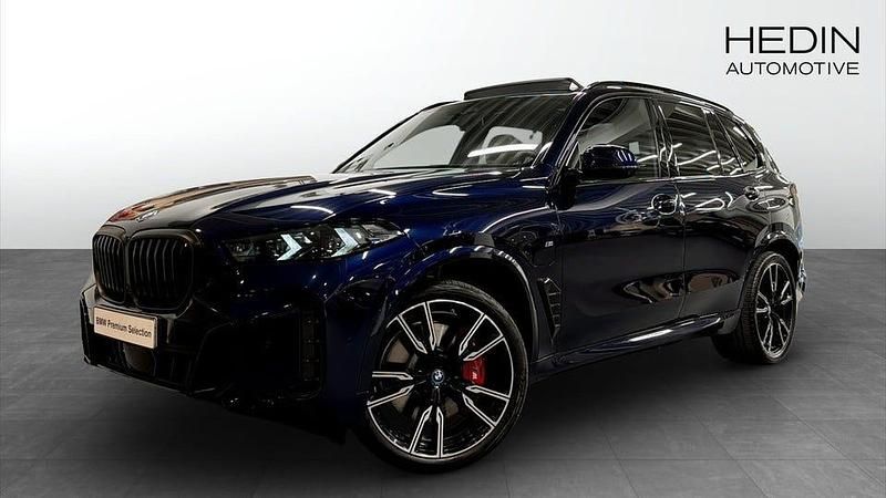 Blå Begagnad 2025 BMW X5 M Sport SUV | 1 078 700 kr - Bild 1/4