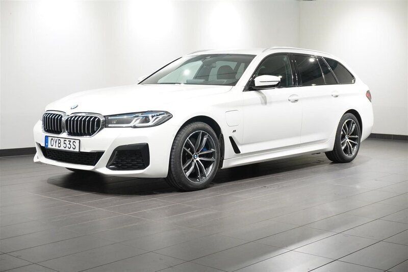 Vit Begagnad 2021 BMW 530e M Sport Kombi | 389 900 kr (Marknadspris) - Bild 1/4