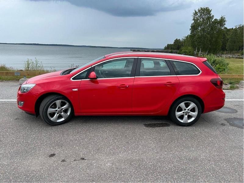 Röd Begagnad 2011 Opel Astra Enjoy Kombi | 39 000 kr (Bra pris) - Bild 1/3