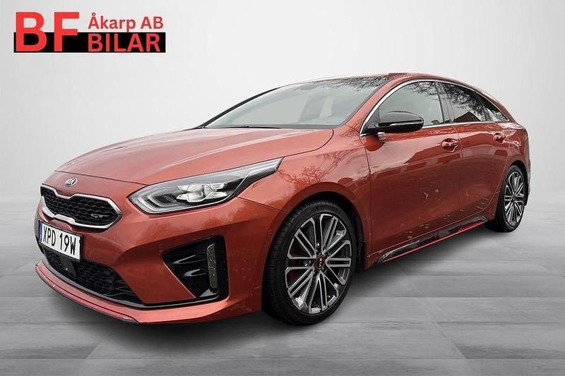 Orange Begagnad 2019 Kia ProCeed GT Halvkombi | 234 500 kr (Marknadspris) - Bild 1/4