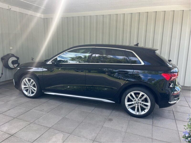 Svart Begagnad 2021 Audi A3 Sportback Halvkombi | 225 000 kr (Marknadspris) - Bild 1/4
