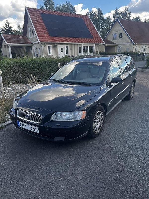 Svart Begagnad 2006 Volvo V70 Kinetic Kombi | 20 000 kr (Superpris) - Bild 1/4