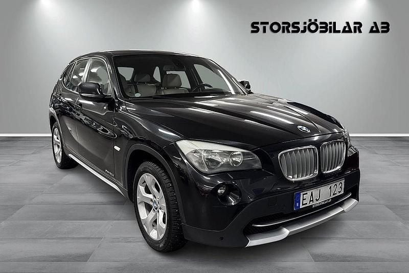 Svart Begagnad 2010 BMW X1 SUV | 99 000 kr (Marknadspris) - Bild 1/4