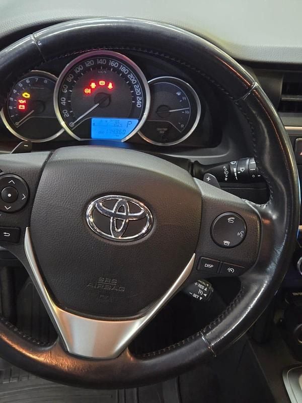 Begagnad Toyota Auris Touring Sports Multidrive S 132 HK (97 kW) 2015 Kombi