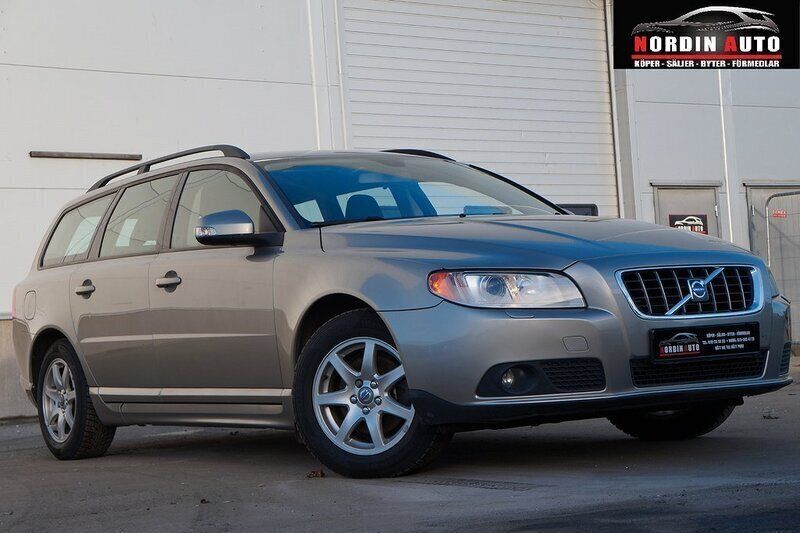 Ljusbrun Begagnad 2009 Volvo V70 Momentum Kombi | 79 900 kr (Marknadspris) - Bild 1/4