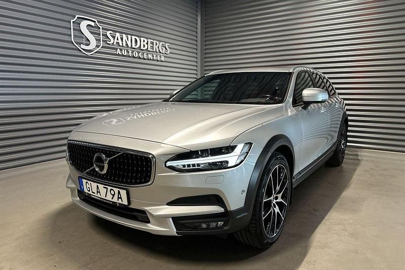 Silver Begagnad 2019 Volvo V90 CC Kombi | 257 500 kr (Dyr) - Bild 1/4