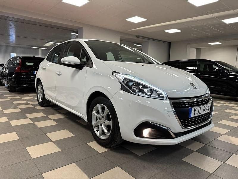 Begagnad Peugeot 208 82 HK (60 kW) 2016 Vit Halvkombi