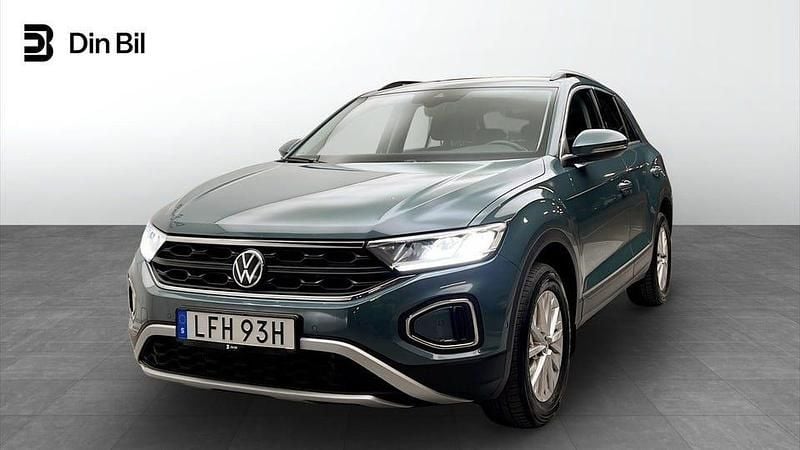 Petroleum blue metallic Begagnad 2024 VW T-Roc SUV | 294 900 kr (Marknadspris) - Bild 1/4