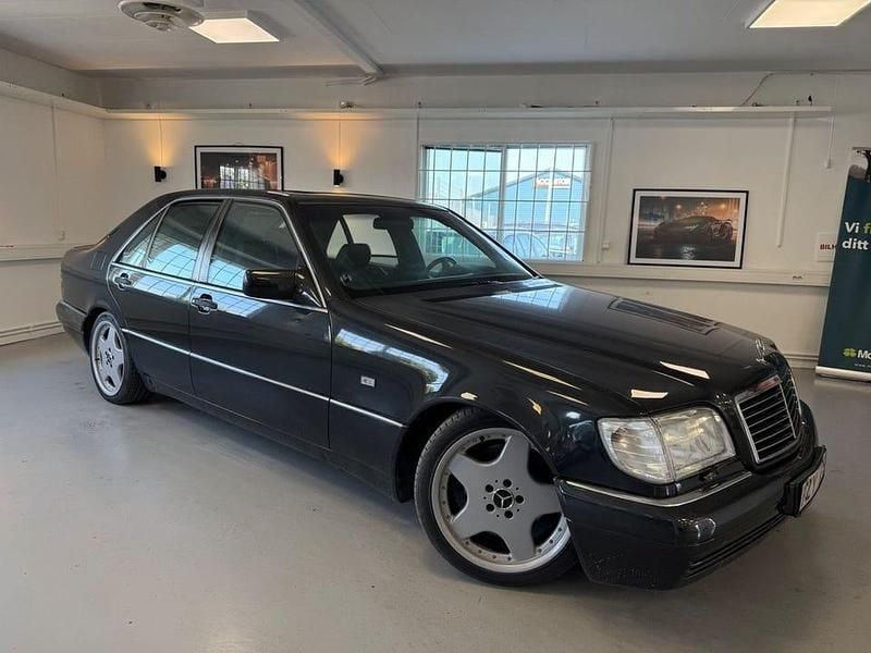 Begagnad Mercedes S420 AMG 279 HK (205 kW) 1994 Mörkgrå Sedan