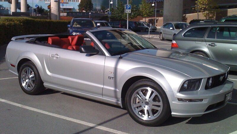 Silver Begagnad 2005 Ford Mustang GT Convertible Cab | 255 000 kr (Marknadspris) - Bild 1/4