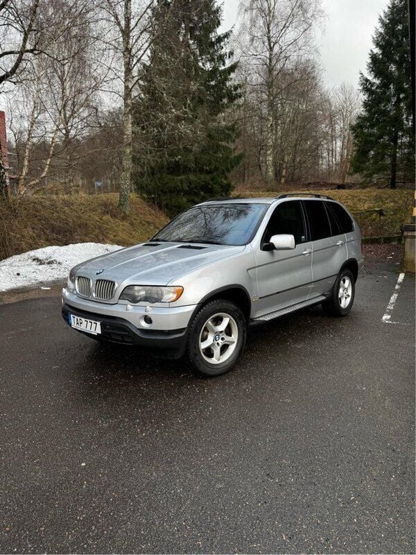 Grå Begagnad 2002 BMW X5 Sport Line SUV | 59 000 kr (Marknadspris) - Bild 1/4