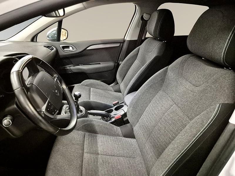Begagnad Citroën C4 120 HK (88 kW) 2016 Vit Halvkombi