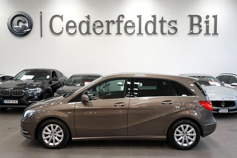 Grå Begagnad 2012 Mercedes B200 Minibuss | 128 900 kr (Marknadspris) - Bild 1/4
