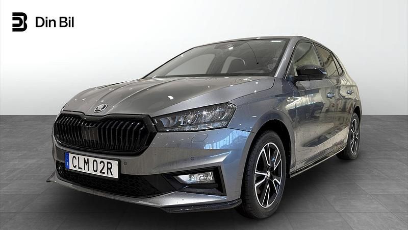 Grå Begagnad 2024 Skoda Fabia Monte Carlo Halvkombi | 224 900 kr (Marknadspris) - Bild 1/4