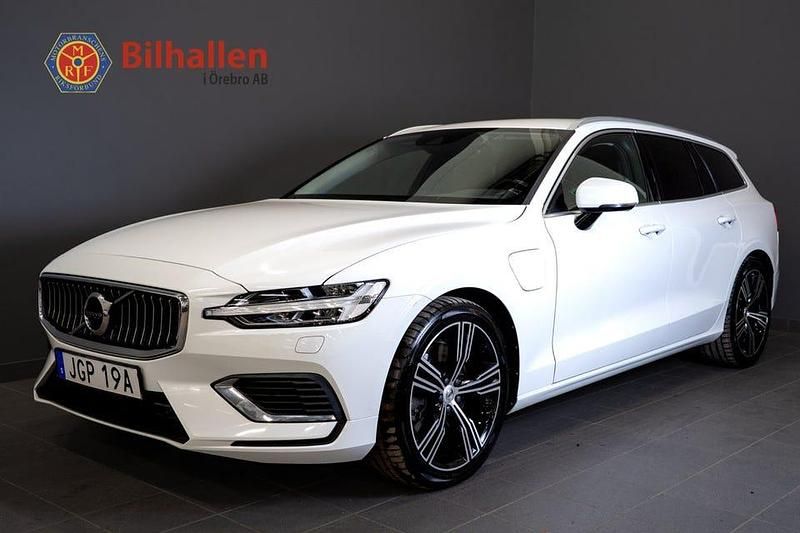 Vit Begagnad 2022 Volvo V60 Inscription Kombi | 294 900 kr (Marknadspris) - Bild 1/4