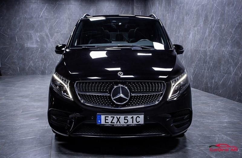 Begagnad Mercedes V300 AMG line 237 HK (174 kW) 2024 Svart Minibuss