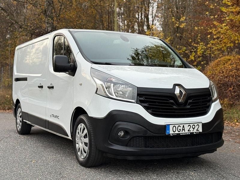Vit Begagnad 2017 Renault Trafic Van | 119 900 kr (Marknadspris) - Bild 1/4