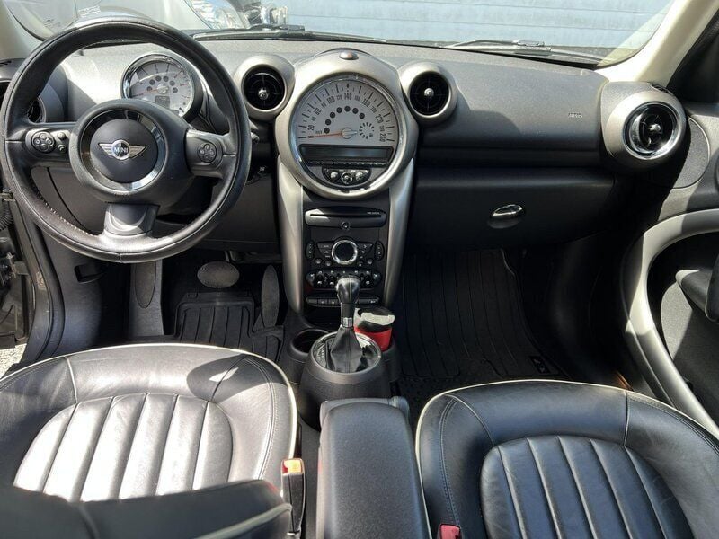 Grå Begagnad 2012 Mini Cooper D Countryman SUV | 120 000 kr (Marknadspris) - Bild 1/4