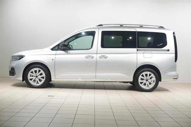 Begagnad Ford Tourneo Titanium 122 HK (89 kW) 2024 Stardust silver Van