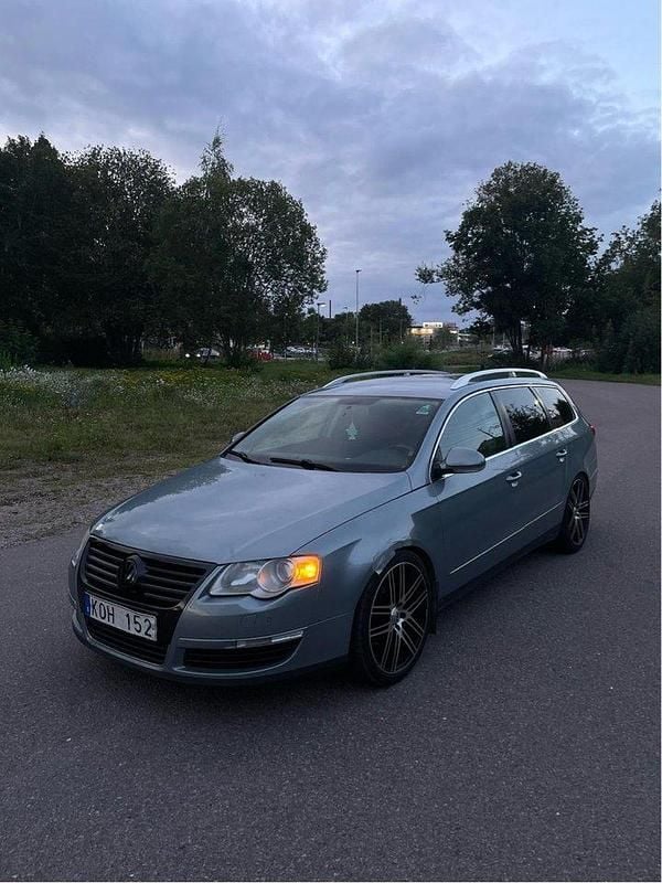 Grå Begagnad 2010 VW Passat Sportline Kombi | 28 000 kr (Marknadspris) - Bild 1/4