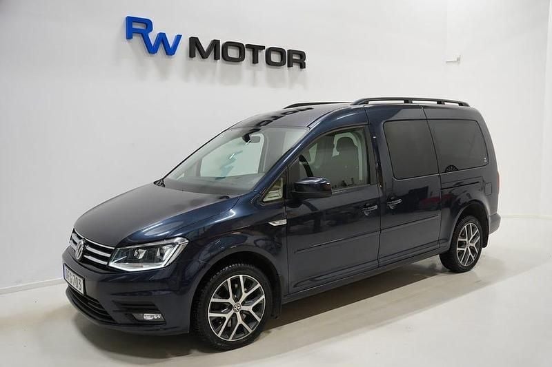 Mörkblå Begagnad 2016 VW Caddy Maxi Life Life Minibuss | 164 800 kr (Bra pris) - Bild 1/4