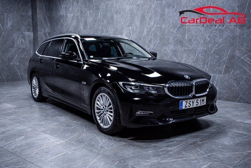 Svart Begagnad 2021 BMW 330e Sport Line Kombi | 249 800 kr (Bra pris) - Bild 1/4