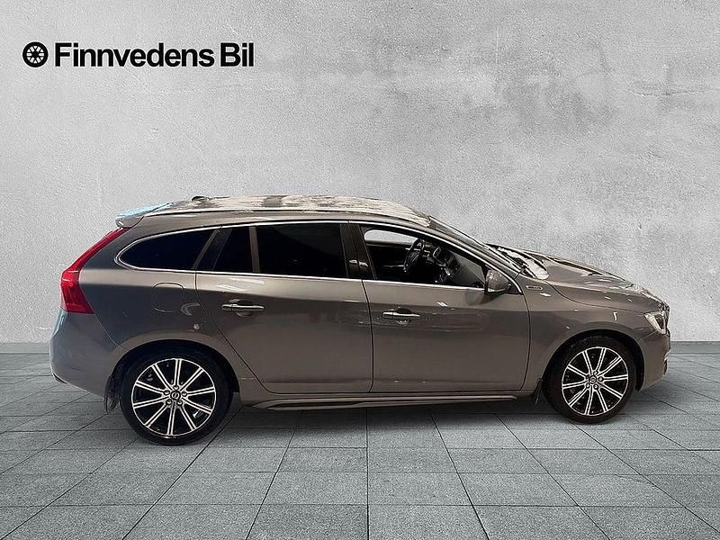 Begagnad Volvo V60 Summum 231 HK (169 kW) 2016 Grå Kombi