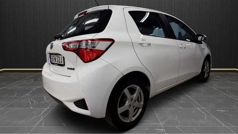 Begagnad Toyota Yaris Hybrid Active 101 HK (74 kW) 2020 Vit Halvkombi