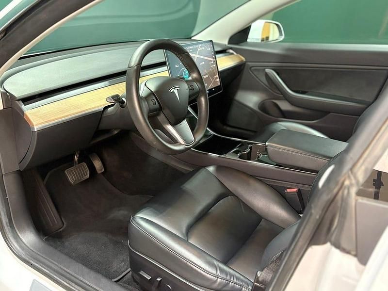 Begagnad Tesla Model 3 Long Range AWD 366 kW (498 HK) 2019 Vit Sedan