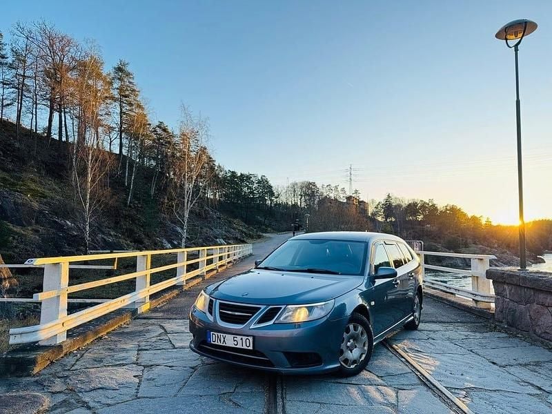 Grå Begagnad 2008 Saab 9-3 Kombi | 21 900 kr (Marknadspris) - Bild 1/4