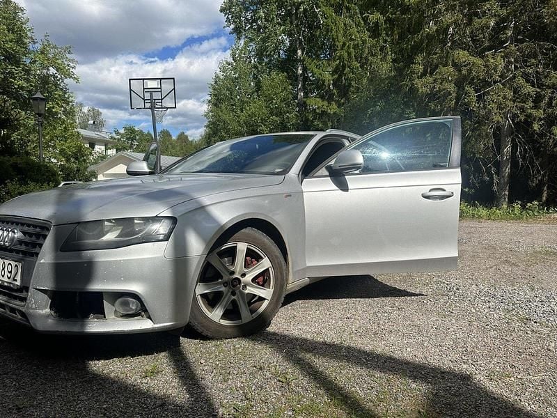 Grå Begagnad 2012 Audi A4 S-Line Kombi | 50 000 kr (Superpris) - Bild 1/4