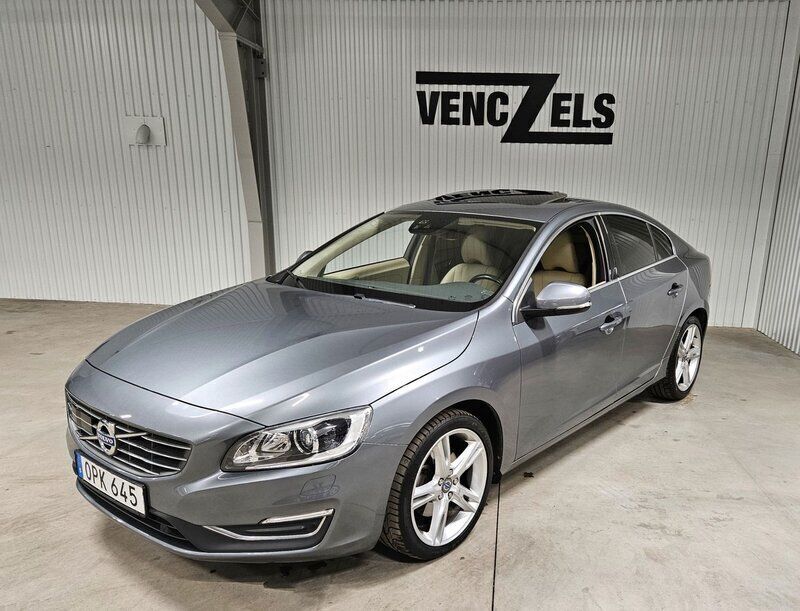 Grå Begagnad 2017 Volvo S60 Summum Sedan | 199 000 kr (Marknadspris) - Bild 1/4