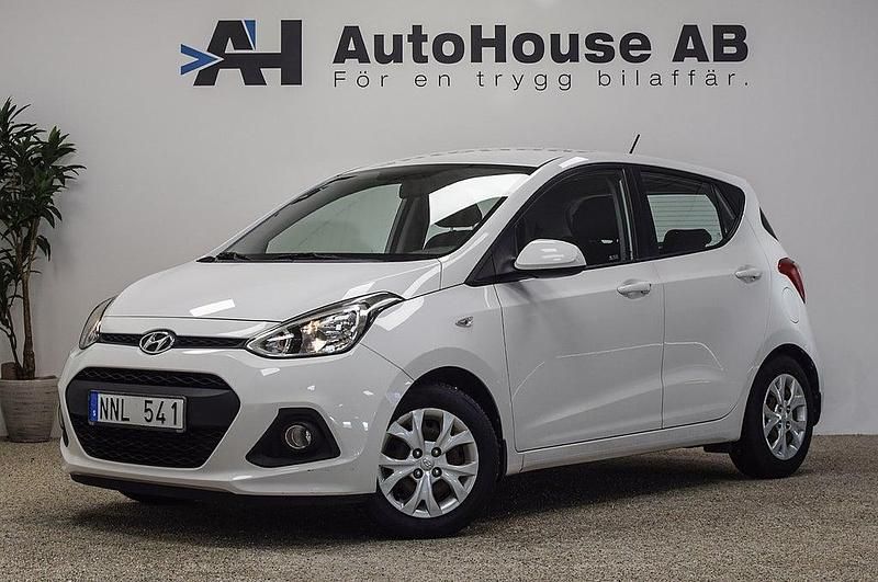 Vit Begagnad 2013 Hyundai i10 Halvkombi | 69 000 kr (Marknadspris) - Bild 1/4