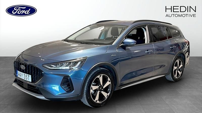Blå Begagnad 2024 Ford Focus Active Kombi | 214 900 kr (Bra pris) - Bild 1/4