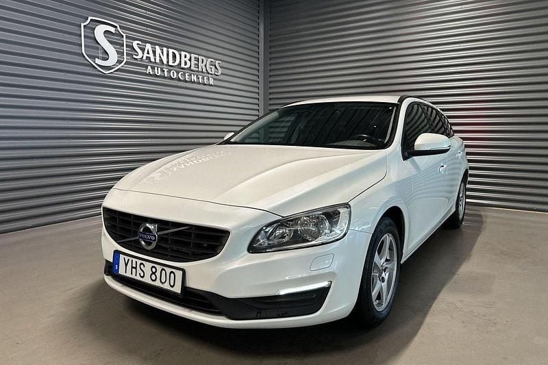 Vit Begagnad 2016 Volvo V60 Kinetic Kombi | 174 500 kr (Bra pris) - Bild 1/4
