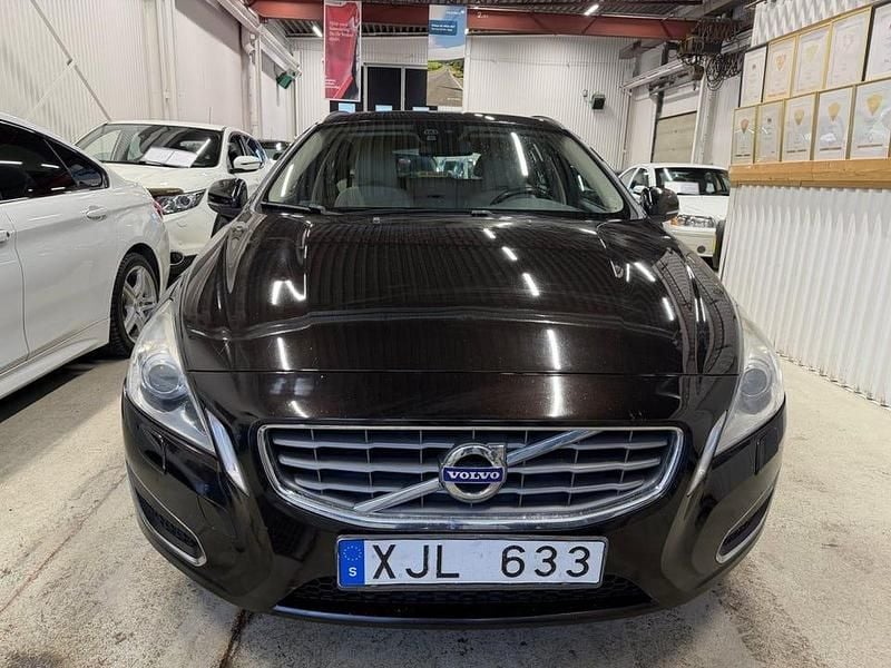 Begagnad Volvo V60 Momentum 163 HK (119 kW) 2011 Svart Kombi
