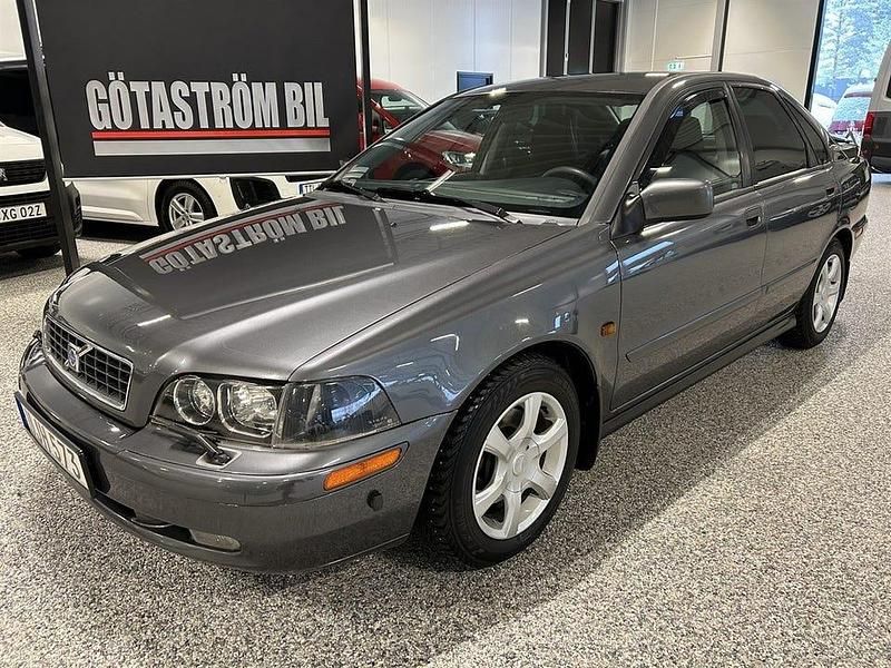 Gråmetallic Begagnad 2003 Volvo S40 Sedan | 23 000 kr (Dyr) - Bild 1/4