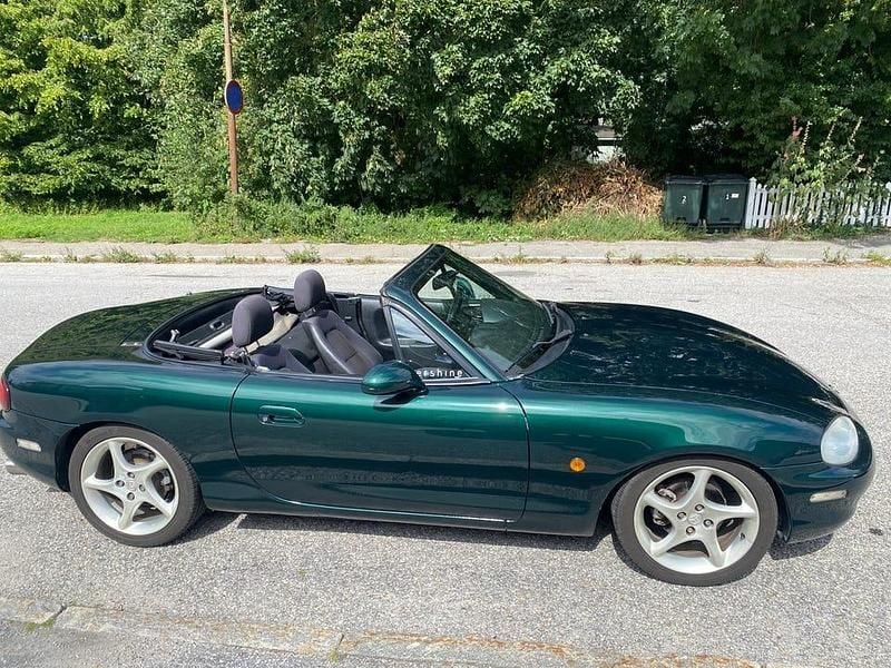 Begagnad Mazda MX5 110 HK (80 kW) 2000 British racing green Cab