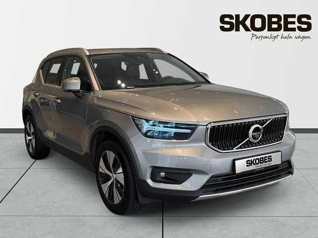 Grå Begagnad 2021 Volvo XC40 Inscription SUV | 289 900 kr (Bra pris) - Bild 1/3