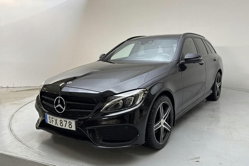 Svart Begagnad 2018 Mercedes C200 AMG line Kombi | 239 800 kr - Bild 1/4