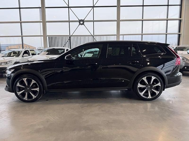 Begagnad Volvo V60 CC Momentum 190 HK (139 kW) 2019 Svart Kombi