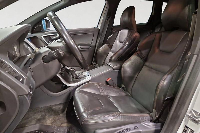 Begagnad Volvo XC60 Summum 220 HK (161 kW) 2015 Vit SUV