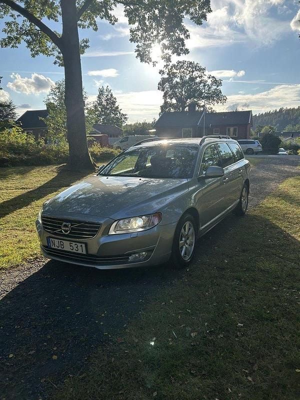 Silver Begagnad 2014 Volvo V70 Momentum Kombi | 89 000 kr (Bra pris) - Bild 1/4