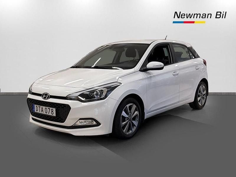 Vit Begagnad 2014 Hyundai i20 Comfort Halvkombi | 89 900 kr (Marknadspris) - Bild 1/4