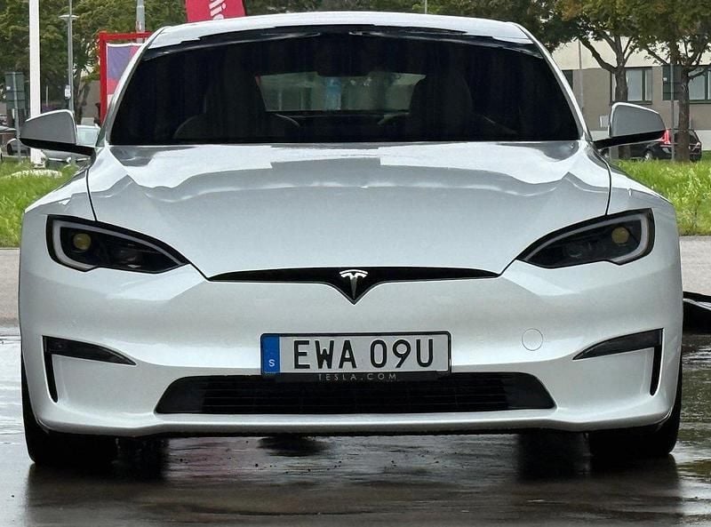 Vit Begagnad 2023 Tesla Model S Plaid Sedan | 759 000 kr (Bra pris) - Bild 1/4