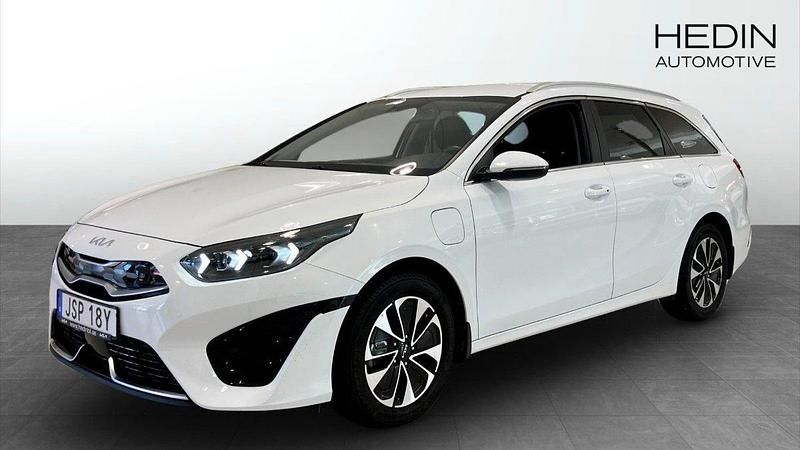 Vit (white) Begagnad 2022 Kia Ceed Sportswagon Advance Kombi | 249 900 kr (Marknadspris) - Bild 1/4