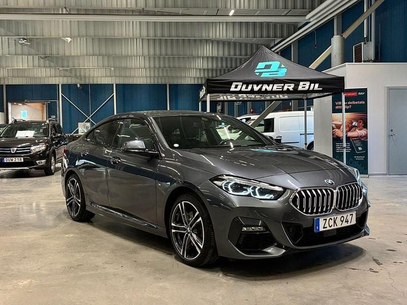 Grå Begagnad 2021 BMW 218 M Sport Sportkupé | 239 900 kr (Marknadspris) - Bild 1/4
